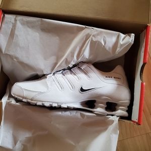 Mens 7.5 nike shox